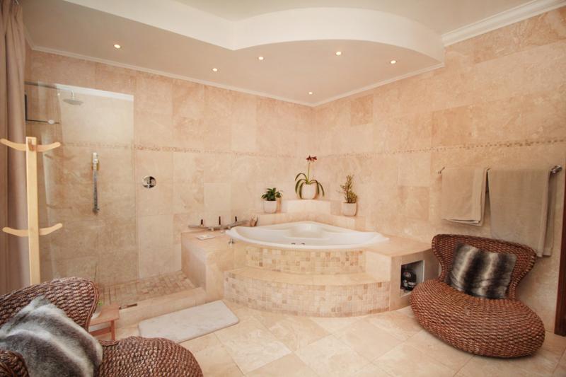 5 Bedroom Property for Sale in Linkside Western Cape